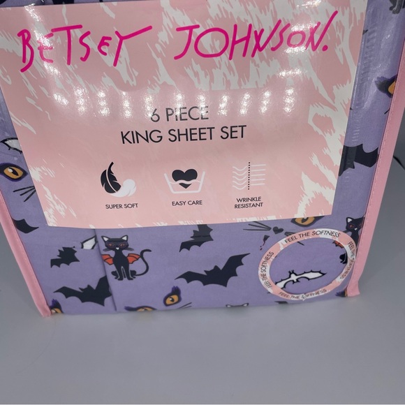 New Betsey Johnson Purple Halloween 2024 King Size Sheet Set Cats & Bats - Picture 3 of 4